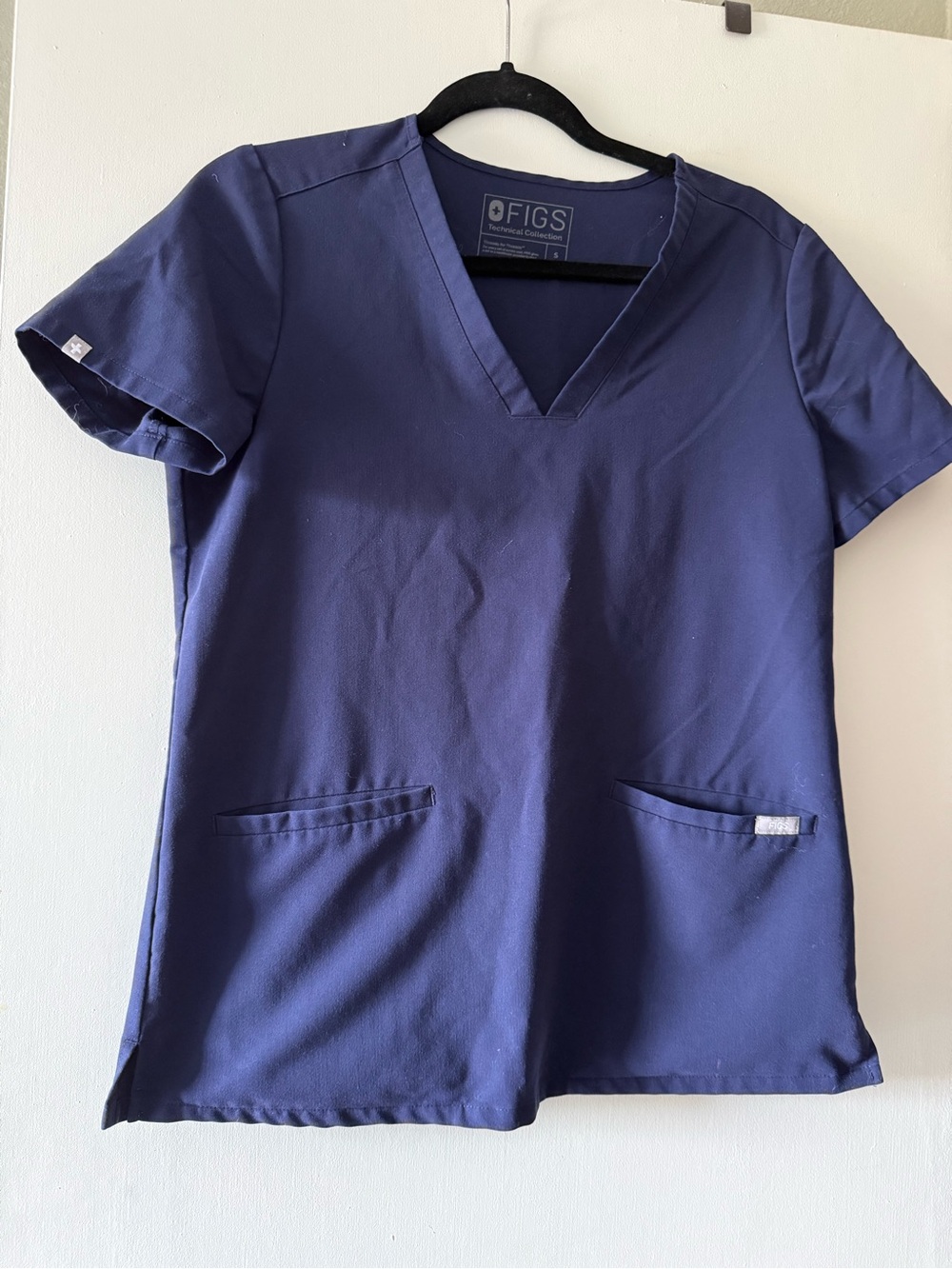 FIGS Small Navy Casma Three Pocket Scrub Top style#FW1100,  RN#142256 po#1273